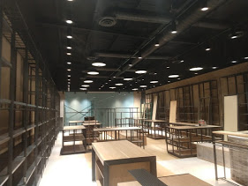 Iluminación en espacio comercial