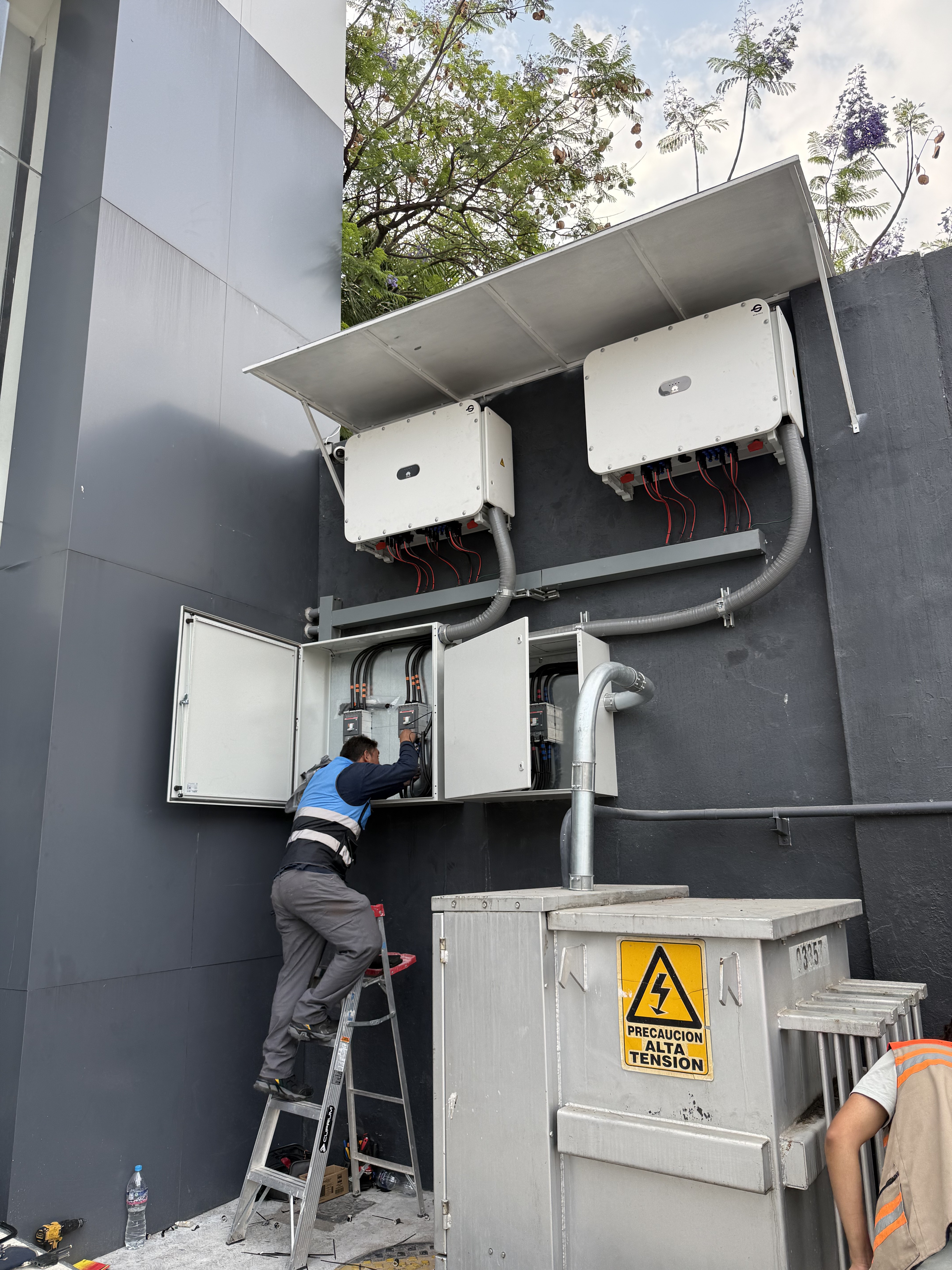 Fotografía de trabajo eléctrico
